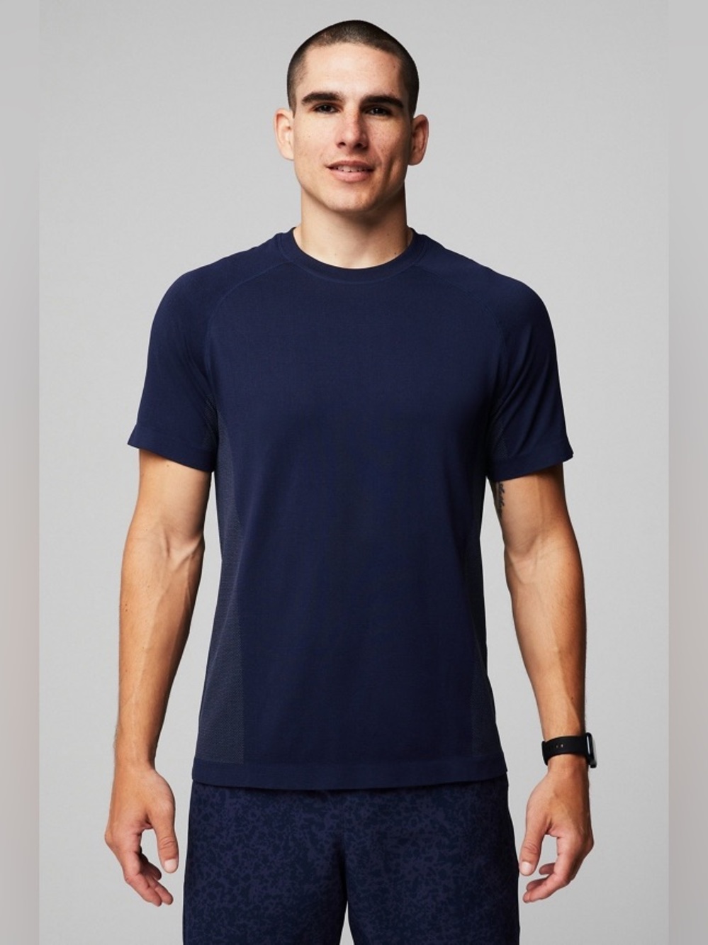 Menβs Fabletics Navy Blue Burnout Tee